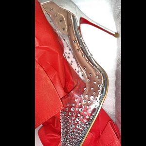 Louboutins Originally size 9 but you must be a size 8/8.5 to fit it